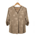 Blusa curvy floral con escote en V y mangas ajustables - Las Cucadas