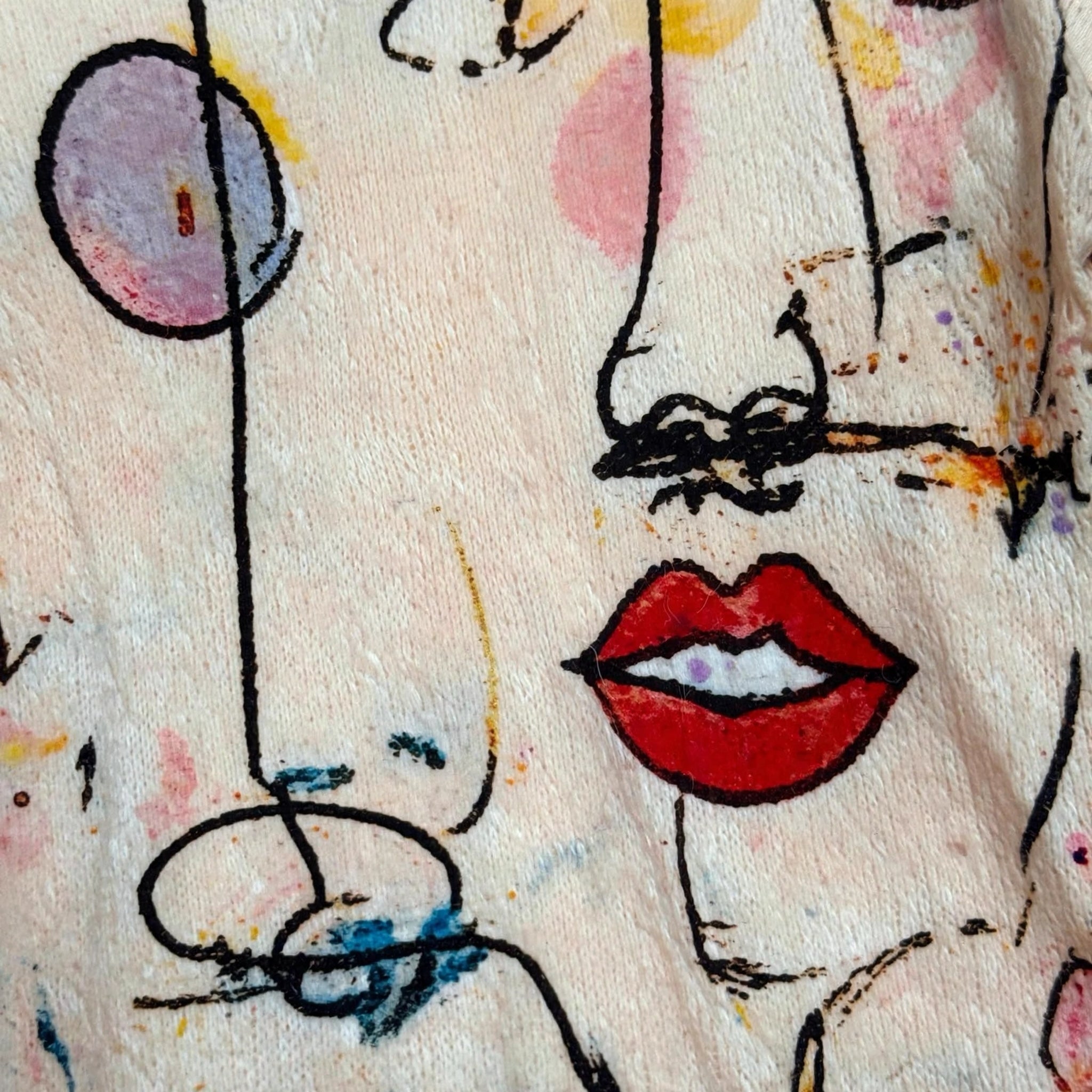 Blusa Manga Larga Estampado Rostros Artístico Talla Grande - Las Cucadas