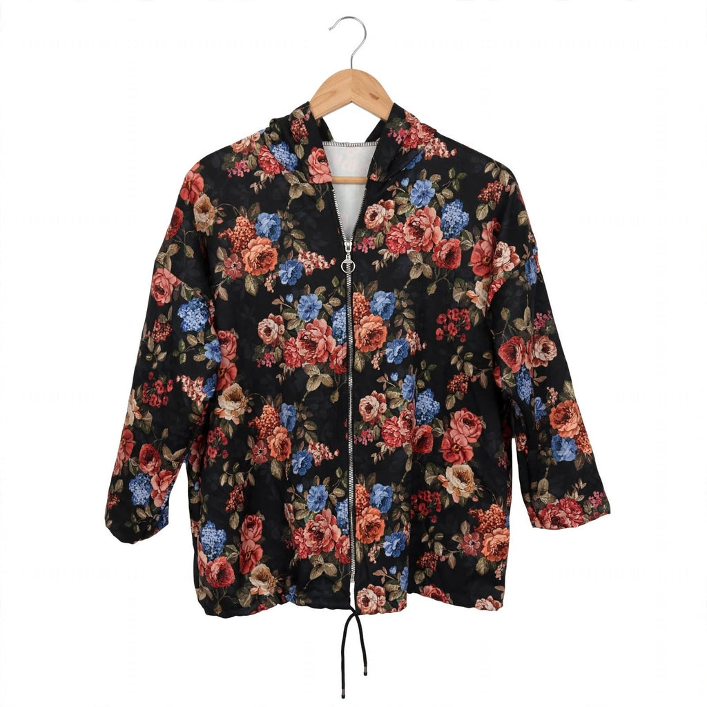 Chaqueta Floral Negra con Capucha - Las Cucadas