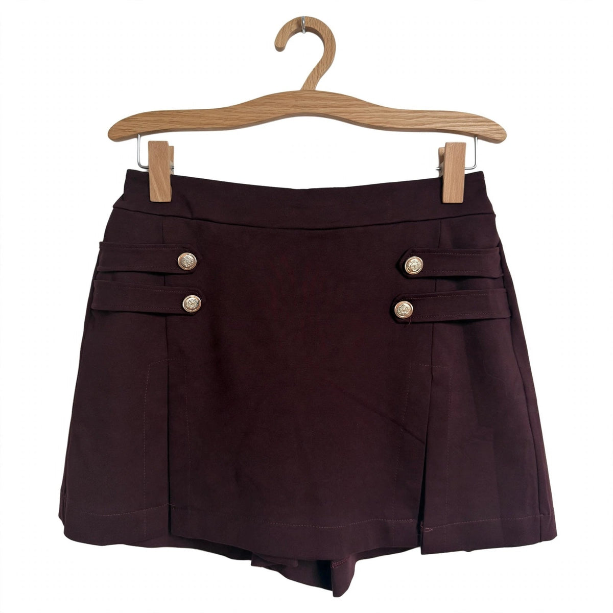 Falda pantalón curvy con botones dorados hasta la talla 54 - Las Cucadas