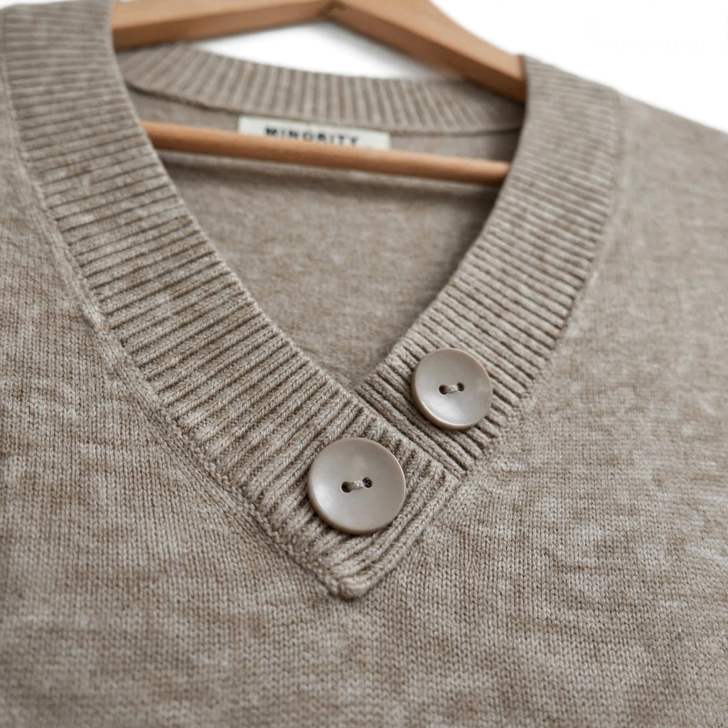 Jersey De Punto Taupe Con Cuello En V Y Bolsillos - Las Cucadas