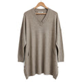Jersey De Punto Taupe Con Cuello En V Y Bolsillos - Las Cucadas