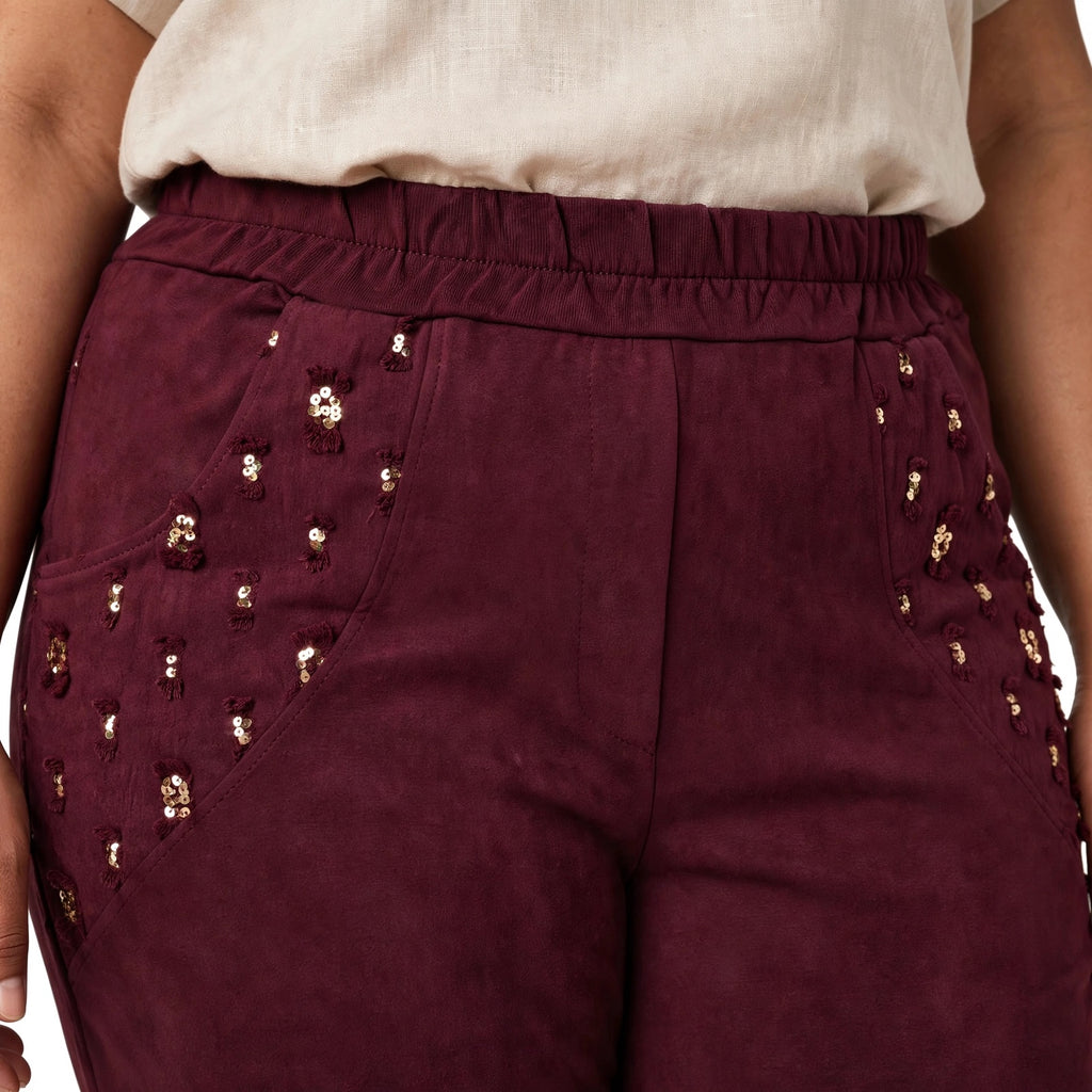 Pantalones las cucadas de erisa burdeos de tacto ante con bolsillos decorados con lentejuelas y bordados brillantes