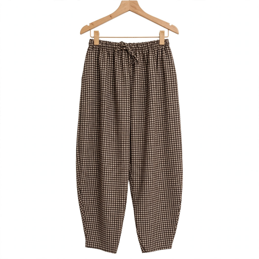 Pantalones las cucadas de erisa de corte holgado con estampado de cuadros vichy en tonos tierra y cintura elástica.