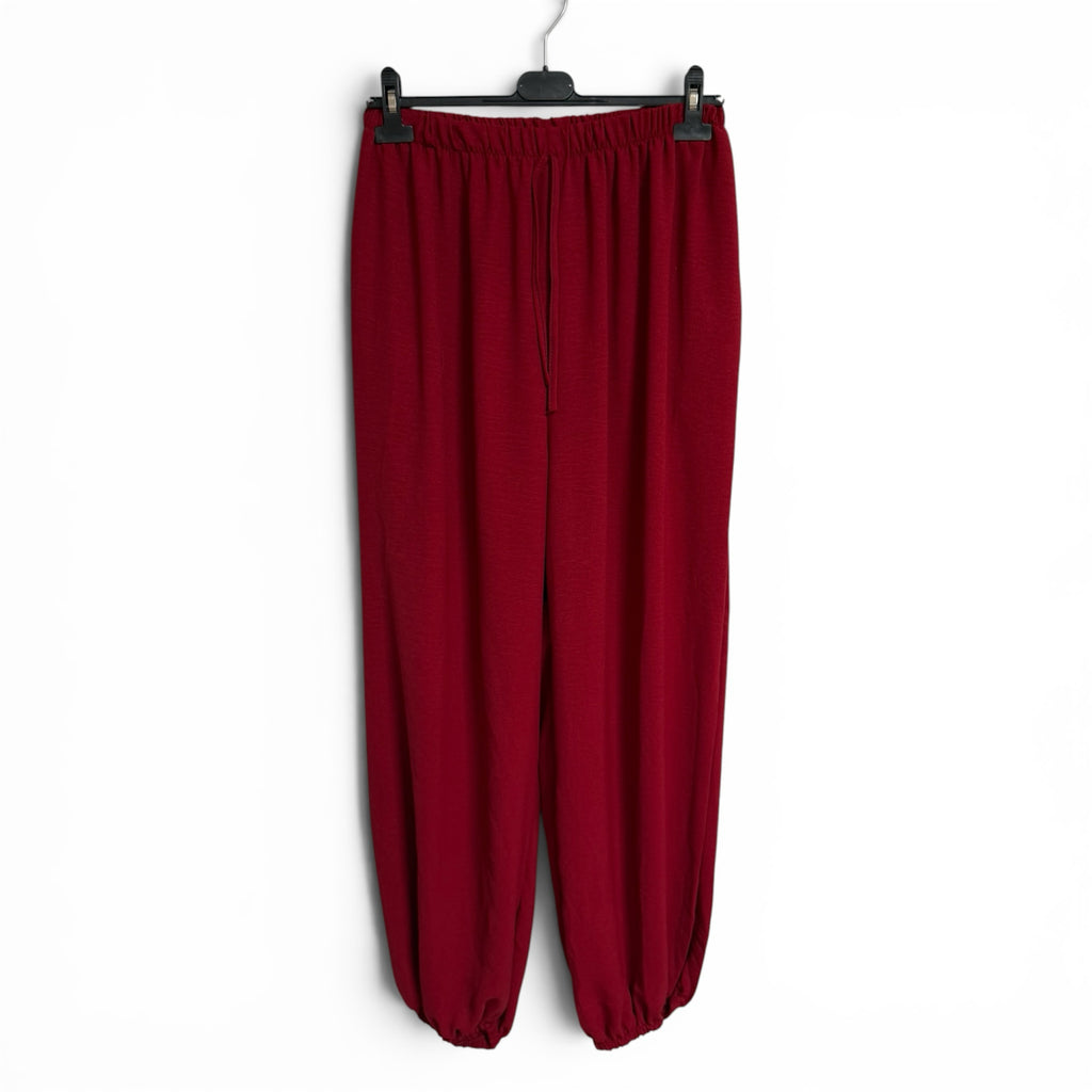 Pantalones jogger burdeos de las cucadas de erisa con corte holgado, cintura elástica con cordón y puños en los tobillos