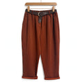 Pantalones las cucadas de erisa de rayas marrones y terracota con corte relajado, cintura elástica y cinturón trenzado