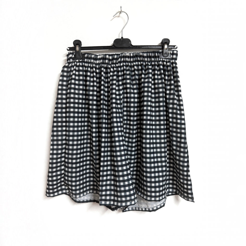 Pantalones cortos de cuadros vichy en blanco y negro con cintura elástica de las cucadas de erisa
