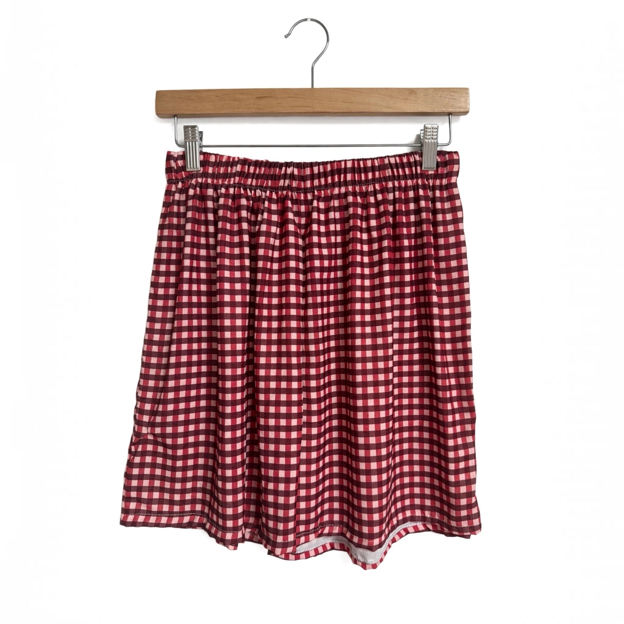 Pantalones cortos las cucadas de erisa con estampado de cuadros vichy en color rojo y blanco y cintura elástica.