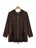 Sudadera las cucadas de erisa marrón chocolate con cremallera, paneles de lentejuelas y bajo ajustable con cordón.