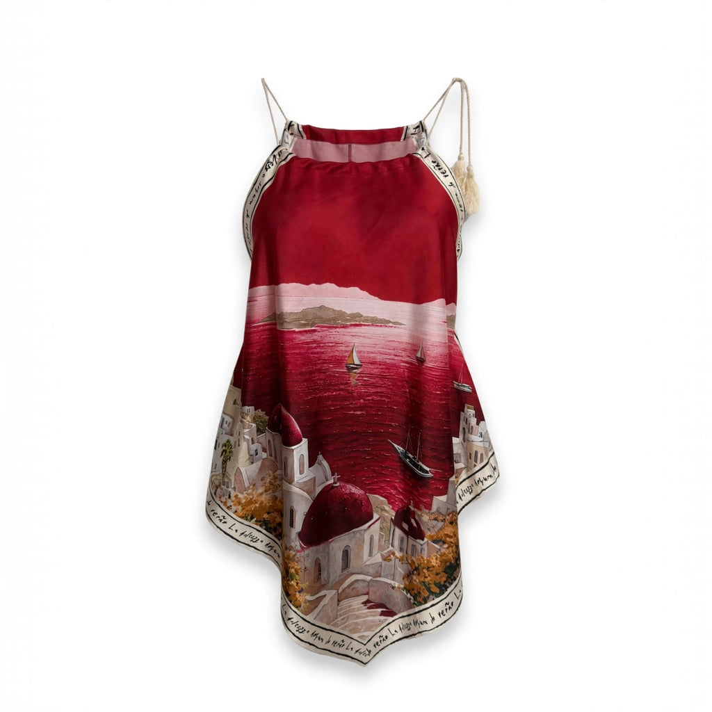 Top tipo pañuelo las cucadas de erisa rojo con estampado de paisaje costero, tirantes finos y borlas decorativas.