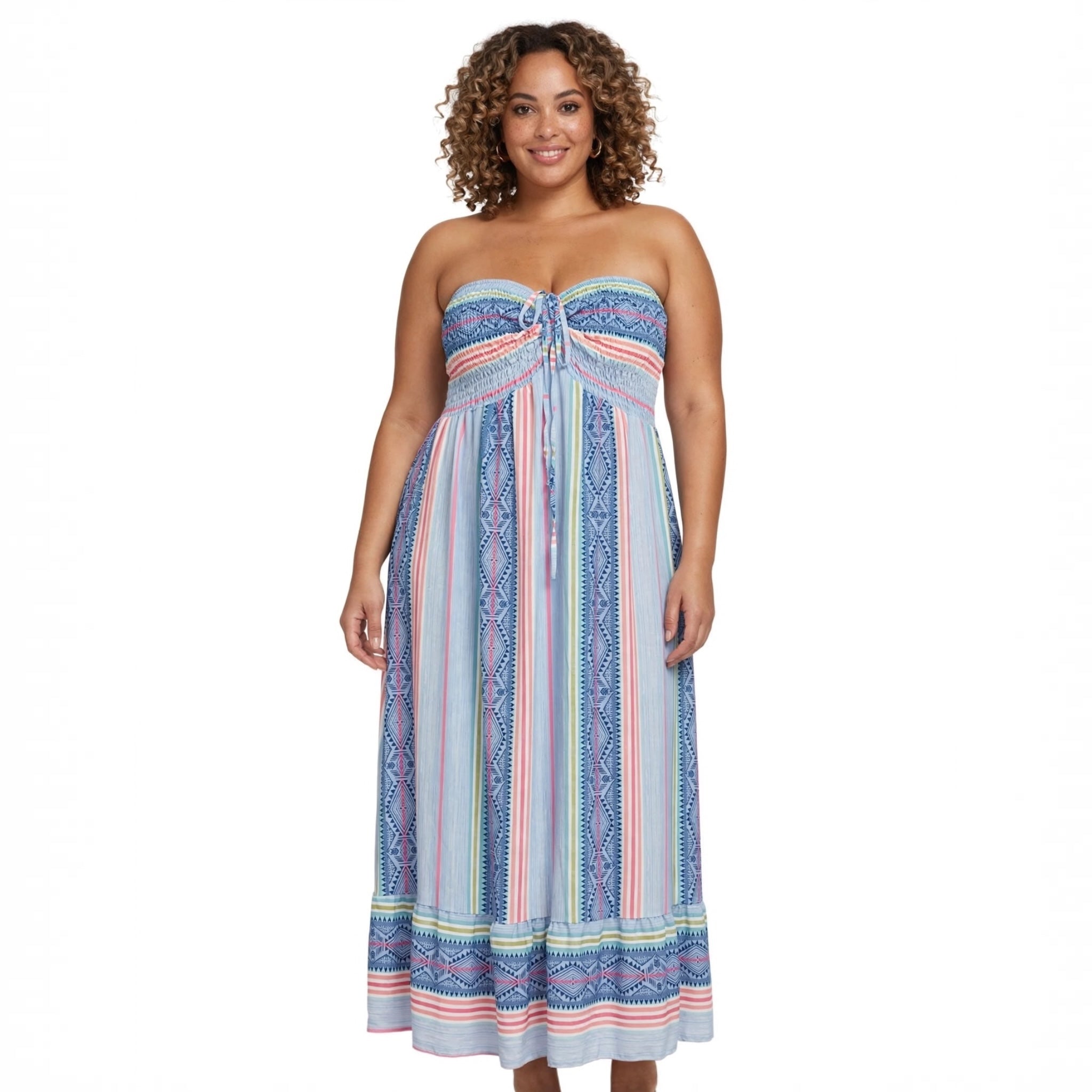 Modelo con vestido largo palabra de honor las cucadas de erisa, estampado étnico y rayas, cuerpo nido de abeja.