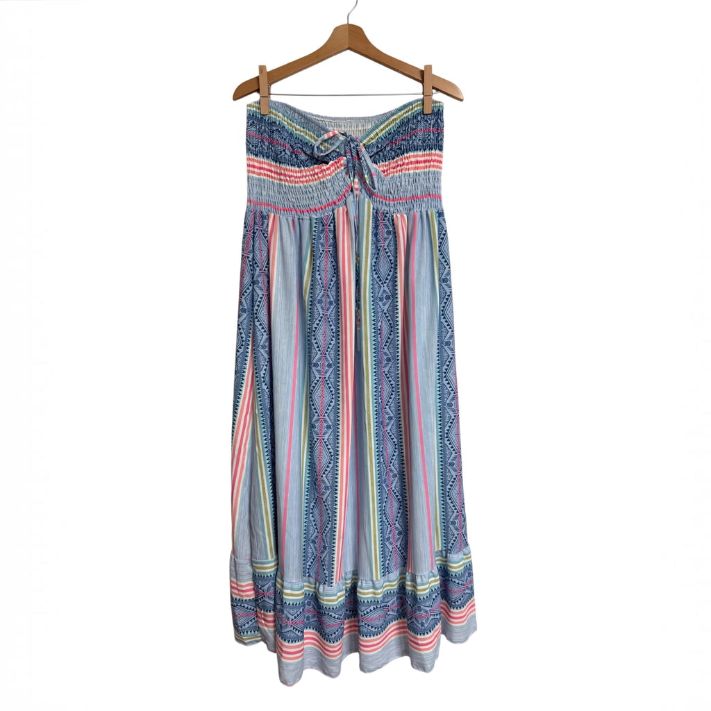 Vestido largo palabra de honor las cucadas de erisa con estampado étnico, rayas verticales y cuerpo nido de abeja.
