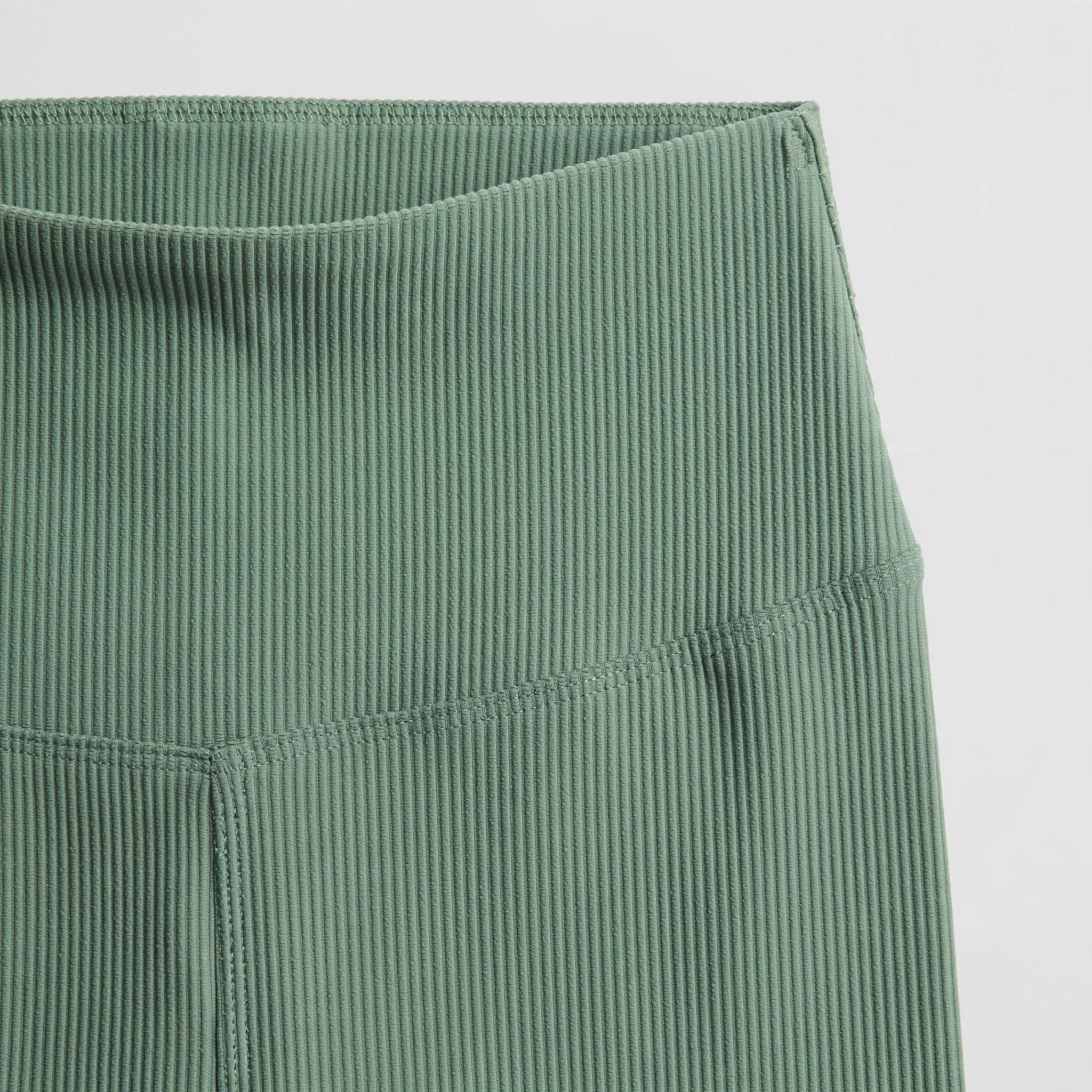 Leggings Canalé Verde Salvia Tiro Alto - Las Cucadas