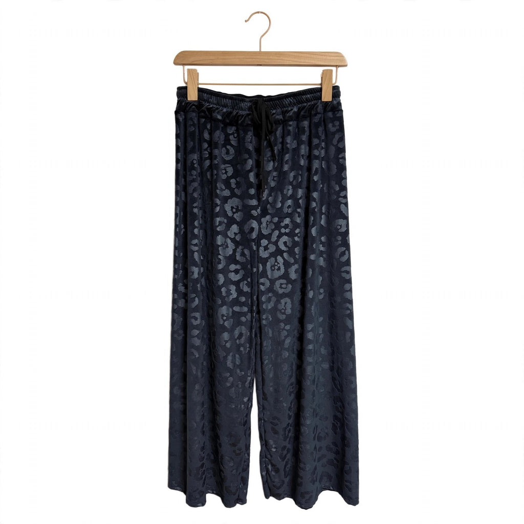 Pantalón Curvy de terciopelo con leopardo en relieve - Las Cucadas