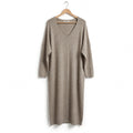 Vestido Largo De Punto Taupe Con Cuello En V - Las Cucadas